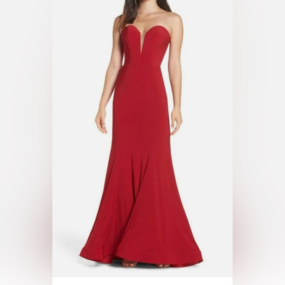 Leena by Mac Duggal sweetheart strapless gown. Size 8